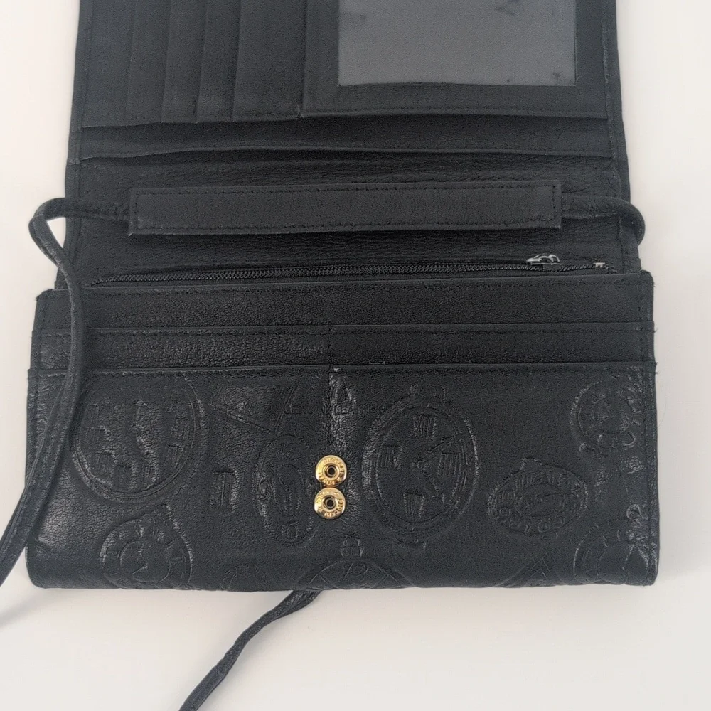 Wilson's Leather Crossbody Wallet Great Condition !